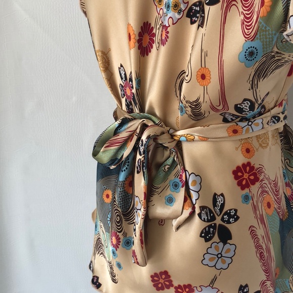 SATIN FLORAL TOP. - Picture 6 of 8